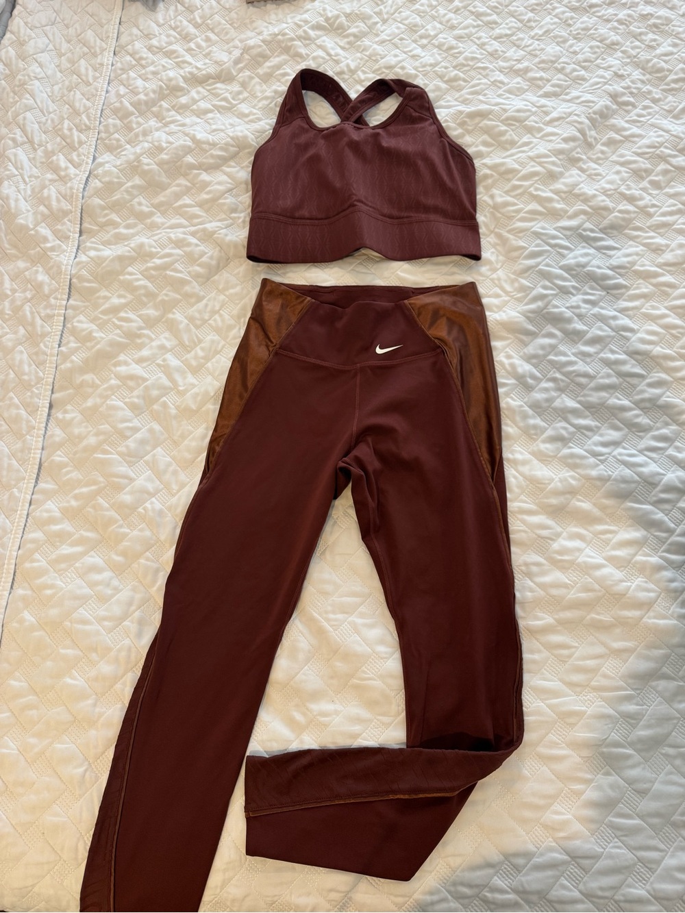 Nike Dri-FIT Matching Workout Set – Sports Bra & Leggings